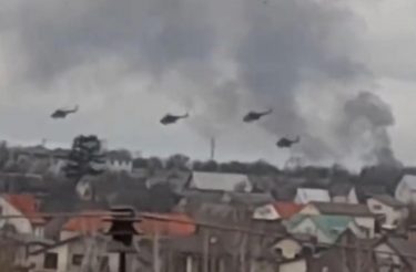 ロシアのヘリコプター部隊が市街地などで撮影される！キエフ上空でロシアとウクライナの戦闘機がドッグファイト　各地で戦争映像が