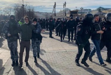 ロシア各地で反戦デモ取り締まり、侵攻から１万３０００人以上を逮捕・拘束！６日だけでも６９都市で４０００人以上