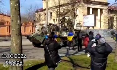 ロシア占領地域でウクライナ市民らが抗議運動！ロシア側はデモ隊に威嚇射撃　「ロシアに帰れ！」
