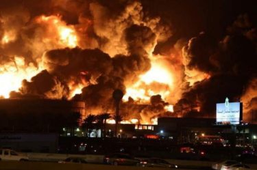 サウジアラビアの石油関連施設に攻撃、施設が爆発炎上！原油価格がさらに上昇か　イエメンのフーシ派が犯行声明　