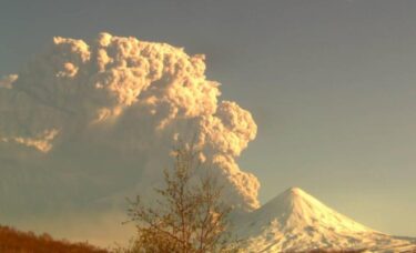 【緊急速報】カムチャツカ半島付近で大規模噴火！１万５０００メートルの噴煙　火山噴火による津波の恐れも
