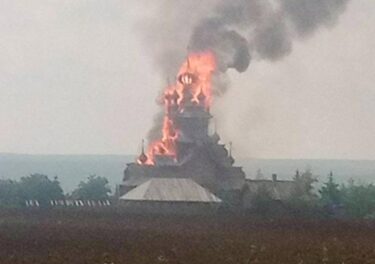 ウクライナ正教会の大修道院、ロシア軍の砲撃で炎上！歴史的建造物にも攻撃　首都キーウにミサイル攻撃　スヴィアトヒルスク修道院
