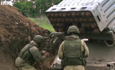ウクライナ軍が深刻な弾薬不足に！ロシアの火力は１０倍、最前線で勝利しても進軍膠着　榴弾砲１０００門が必要とも