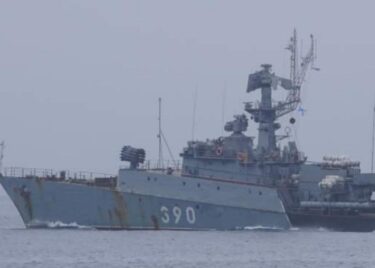【緊迫】ロシア海軍の艦艇７隻が千葉の沖合を航行、防衛省が監視強化！自衛隊のイージス艦が出動も　津軽海峡にも中国艦艇２隻　　