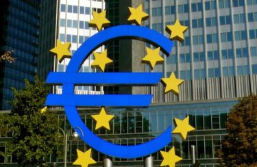 ヨーロッパ中央銀行が11年ぶりに利上げ！ユーロ円が円安に！日銀は異次元の金融緩和維持　円安が更に加速へ