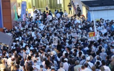 安倍元首相の国葬に反対運動、都内各地で反対デモ！約１０００人が集まる！８月３１日には国会議事堂でデモ行進も予定