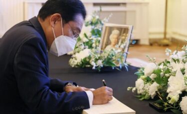 岸田文雄首相がエリザベス女王国葬への参列を検討　天皇陛下も参列調整へ