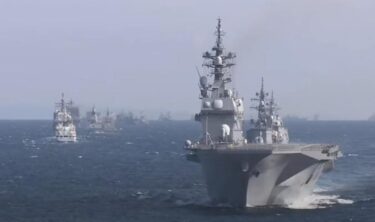 日本で２０年ぶりの「国際観艦式」、横須賀港に外国の軍艦がズラリ　韓国海軍も参加　海上自衛隊の創設７０周年記念