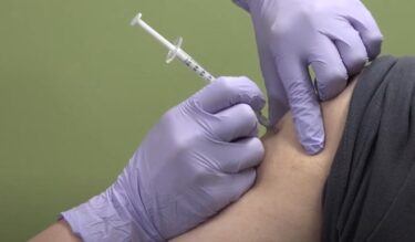 オミクロン株対応ワクチン、接種後の死亡事例が１９件に　１１歳の男児が半日で死亡したケースも　因果関係は調査中