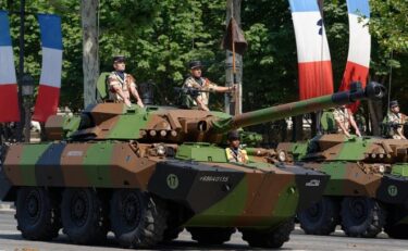 遂に欧米製戦車をウクライナに初支援へ！米仏の両首脳が言及、ブラッドレー戦闘車とAMX10RC　慎重姿勢を見直しか