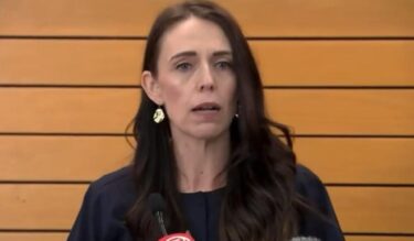 NZ・アーダーン首相が突如辞意表明！産休の女性首相で話題に　「今は責任を負う十分な力がない」