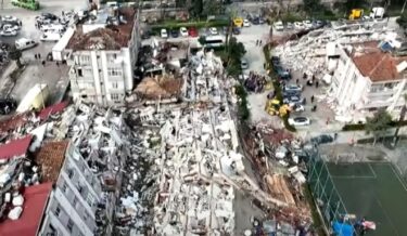 トルコ大地震の死者数が８３００人以上に！非常に稀な双子地震か　日本の国際緊急援助隊本隊が出発　「数千年に一回程度の巨大地震」