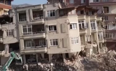 トルコ政府、建物倒壊の責任追及で自治体担当者など180人逮捕！手抜き工事の黙認が横行　人災との指摘も
