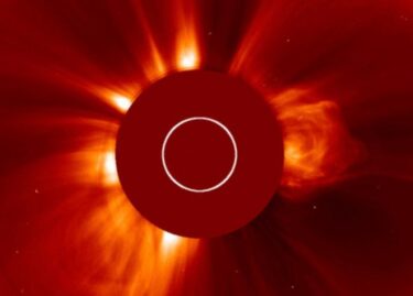 【緊急速報】X2.0の大型太陽フレアが発生！太陽で爆発的な噴出現象を観測　