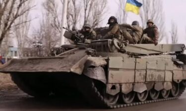 ウクライナ、バフムトで徹底抗戦を指示！軍は撤退せず　ロシア軍が南北包囲　バフムト決戦で両軍大集結か