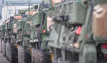 数千台の戦闘車両がウクライナ国境に！NATO諸国から続々と戦車や装甲車などが到着