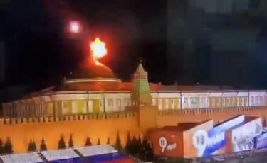 【速報】ロシア首都に無人機攻撃と発表！モスクワのクレムリンが炎上、ロシア政府はウクライナだと断定　ロシアの自作自演か