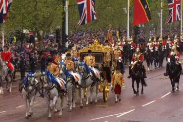 英国・チャールズ国王の戴冠式が行われる！秋篠宮ご夫妻も出席　数十万人のイギリス国民、イギリス軍の大戦力で派手なパレードに！