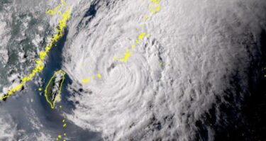 【警戒】日本列島で災害級の大雨予想！台風と梅雨前線の影響で大豪雨　西日本に線状降水帯が形成される恐れ　計画運休の可能性も