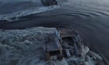 【緊急速報】ザポリージャ原発付近のダムを破壊！崩壊するダムの映像も！原発用の冷却水を供給　ロシア軍が占領中　両軍ともに関与否定