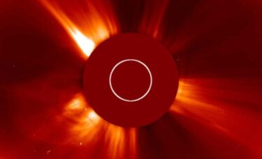 M2.5太陽フレアが発生！14日頃に地球と接触へ　多数の大型黒点を観測、2014年以来の活発な時期に突入！