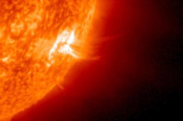 【注意】太陽活動が異常活発化！M5.0とM4.0の太陽フレア観測、大規模なフィラメント噴出で磁気嵐を観測　日本やアメリカなどで電磁波異常も