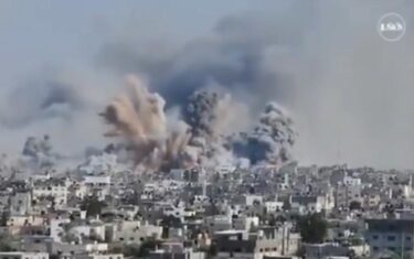 イスラエル軍がガザ地区を完全包囲！連日連夜の大規模空爆、ハマスの指導者シンワル氏が死亡　艦砲射撃も実施　「我々は獣人と戦っている」