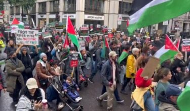ロンドンで大規模なパレスチナ支持デモ！10万人がガザ侵攻中止を要求、パリやニューヨークなどでも抗議デモ多発！デモ禁止に国連が違反指摘も