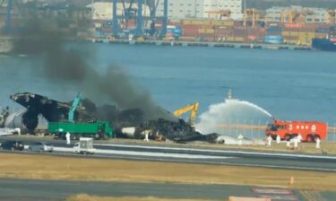 羽田空港の爆発炎上事故、閉鎖滑走路は8日から運用再開へ！事故前のおよそ7割程度　海保機に日航機の着陸は伝わらずとの報道
