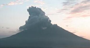 桜島で爆発的噴火、2020年以来の噴煙5000メートル！佐渡付近ではM5.1地震　鳥島近海でもM5.3　