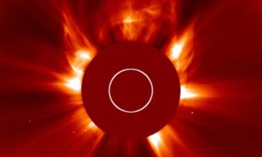 【警戒】太陽フレアが地球直撃、X1.1大規模フレアも発生！25日にもX級が地球接触とNASA　今年最大の乱れを観測中　巨大黒点からMクラス15連発
