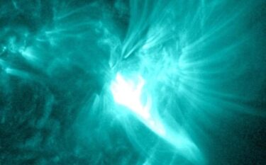 【緊急速報】X1.1の大規模な太陽フレアが発生！先週に続いて2回目、数日後には地球と接触見通し　強い磁気嵐が長期化の恐れ！