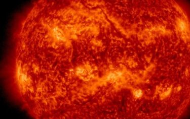 太陽フレアの乱れを各地で観測！新たな大型黒点も観測、X8.7大規模フレアは直撃回避へ　来週に再び強まる恐れ　