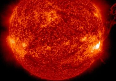 【注意】M9.7大型太陽フレアが発生！Mクラスが4連続、地球の各地で猛烈な磁気嵐を観測中！黒点数が過去16年間で最大に！