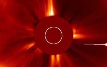 【警戒】最大規模X1.5太陽フレアが発生！M9.5太陽フレアも同時観測、猛烈な磁気嵐を世界各地で確認中　停電や地殻変動にも注意を
